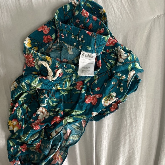 Floral  flowy shorts - Picture 3 of 3